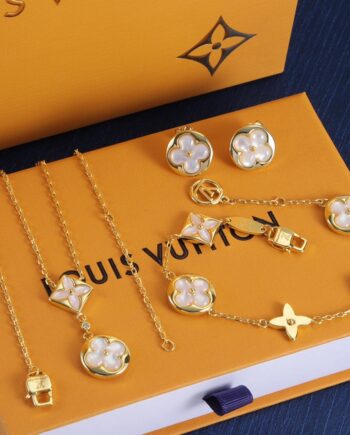 Loiu Jewellery Set | Four-leaf clover motif with white mother-of-pearl inlay.