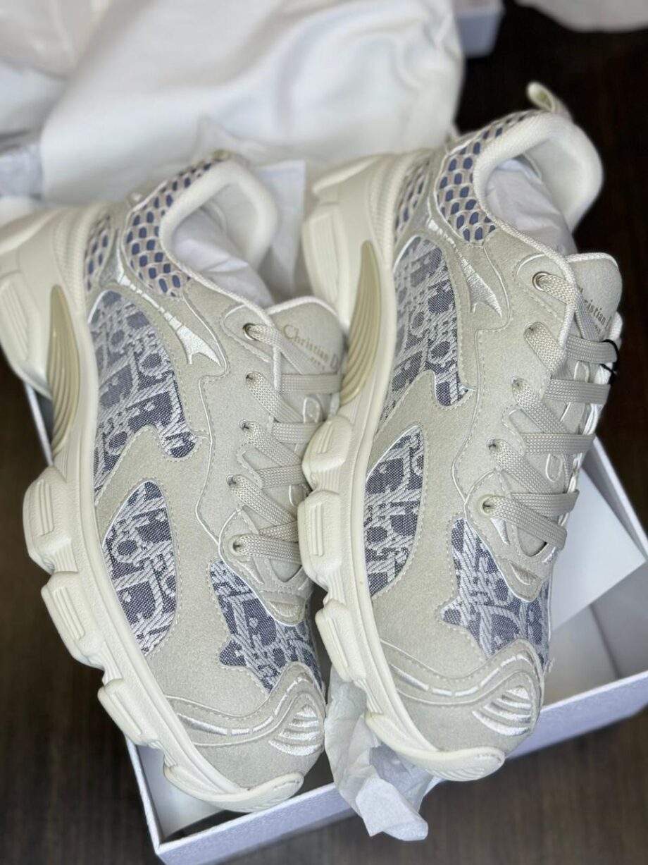 D Vibe Sneakers