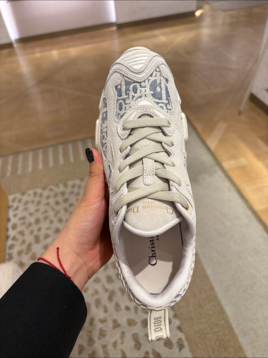 D Vibe Sneakers