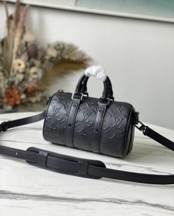 Loui Monogram Seal Keepall XS. 21x12x9cm