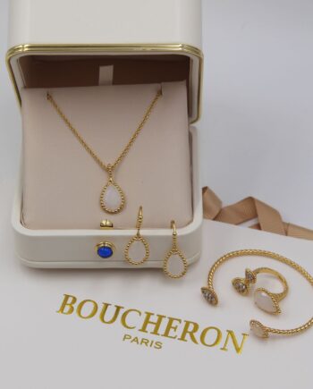 Boucheron Jewellery Set | gold toned metal.