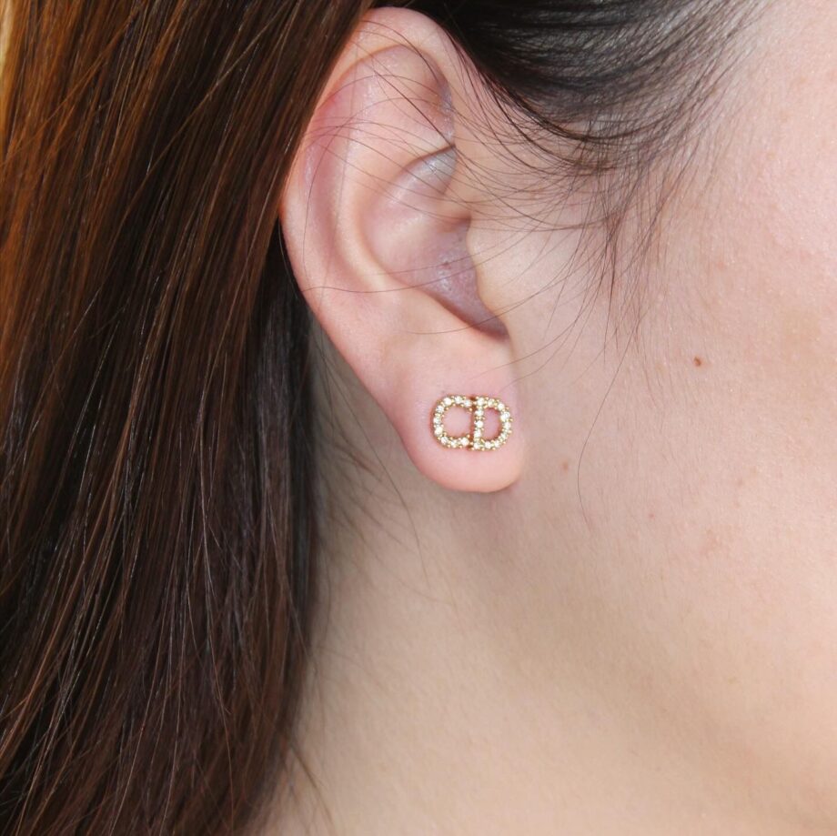 CD Set in Clair D Collection| adorned with white crystals and crafted in gold-finish metal.