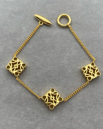 Loe Anagram Chain Bracelet. (Gold color)
