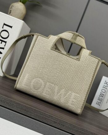 Loe Font tote in raffia or jacquard canvas. (Small)