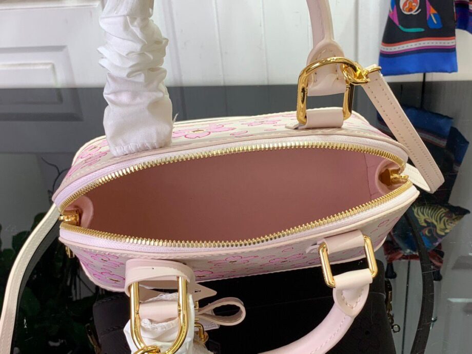 Loiu Alma BB bag in a light pink color, pink cherry blossom motifs.