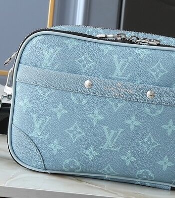 Loiu Alpha Messenger bag in Agave Blue
