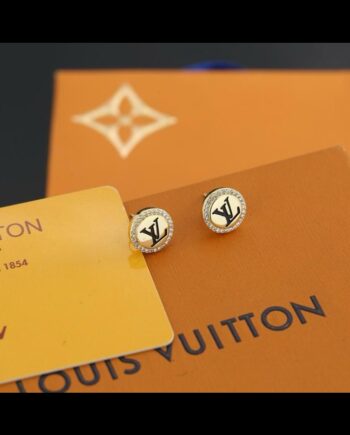 Loiu Stud Earrings with a Crystal Finish.