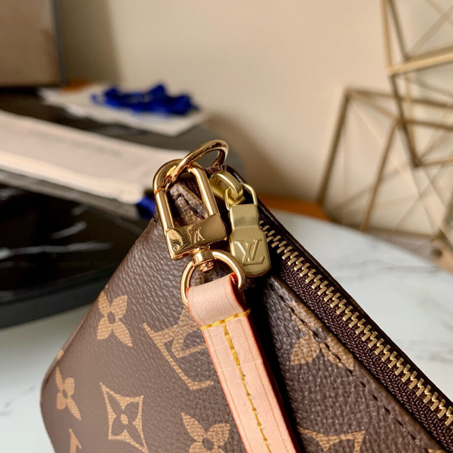 Loiu Pouch Damier Ebene |signature Monogram Pattern.
