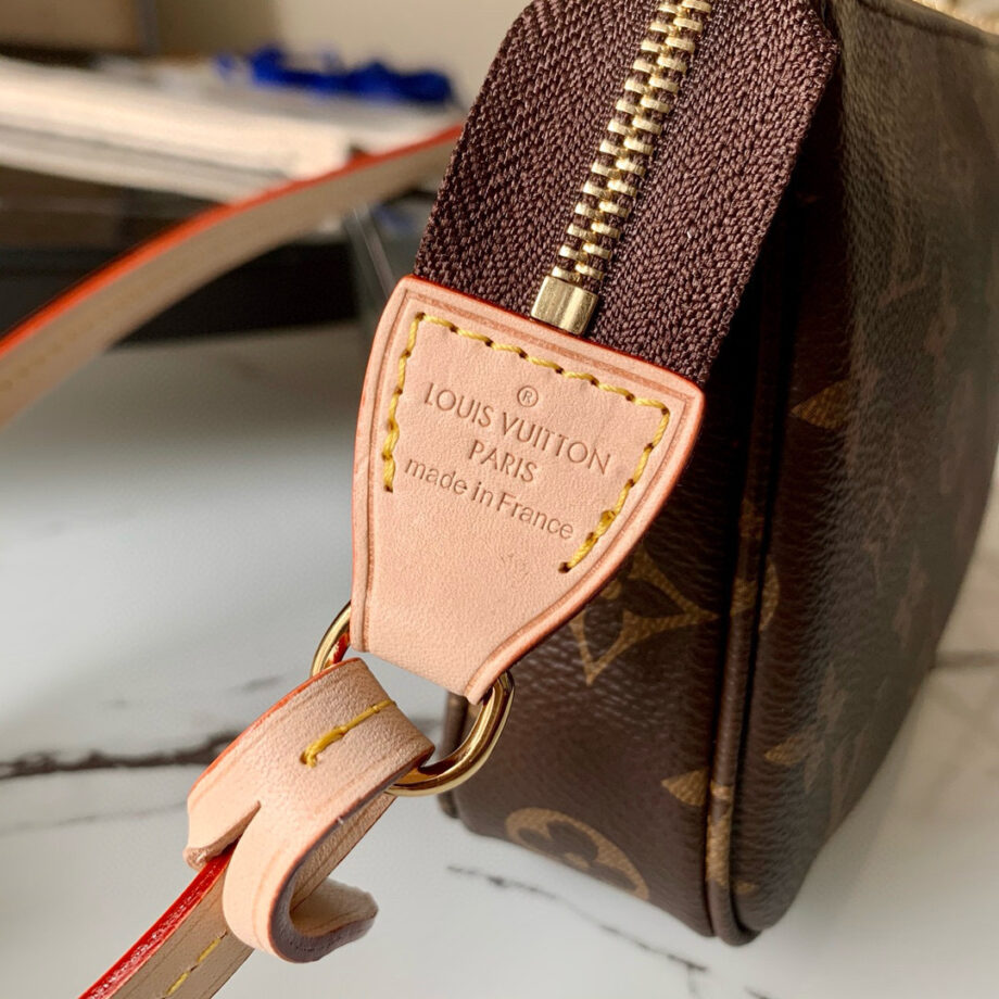 Loiu Pouch Damier Ebene |signature Monogram Pattern.