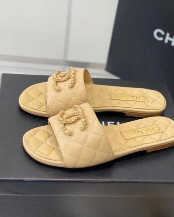 Chānēl quilted slide sandals light beige