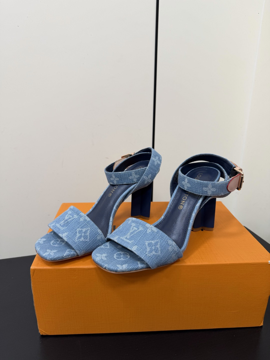 Lōūīs Vūīttōn Silhouette Sandals Blue Denim