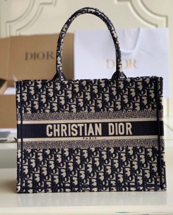 Dīōr Book Tote Bag Large
